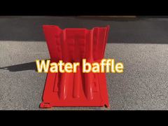 cerca de barreira de água conectando